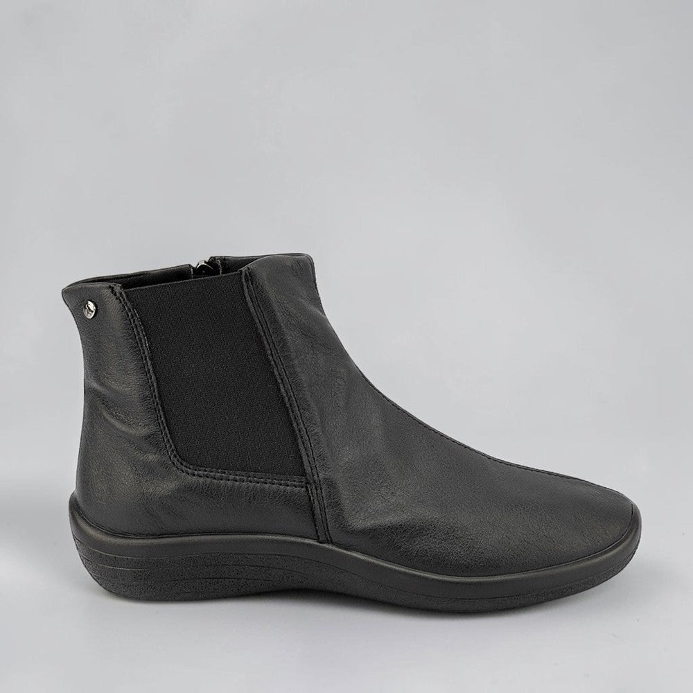 Black Arcopedico Trakai boots with a sleek design and comfortable fit, featuring a smooth leather upper and stylish ankle length.