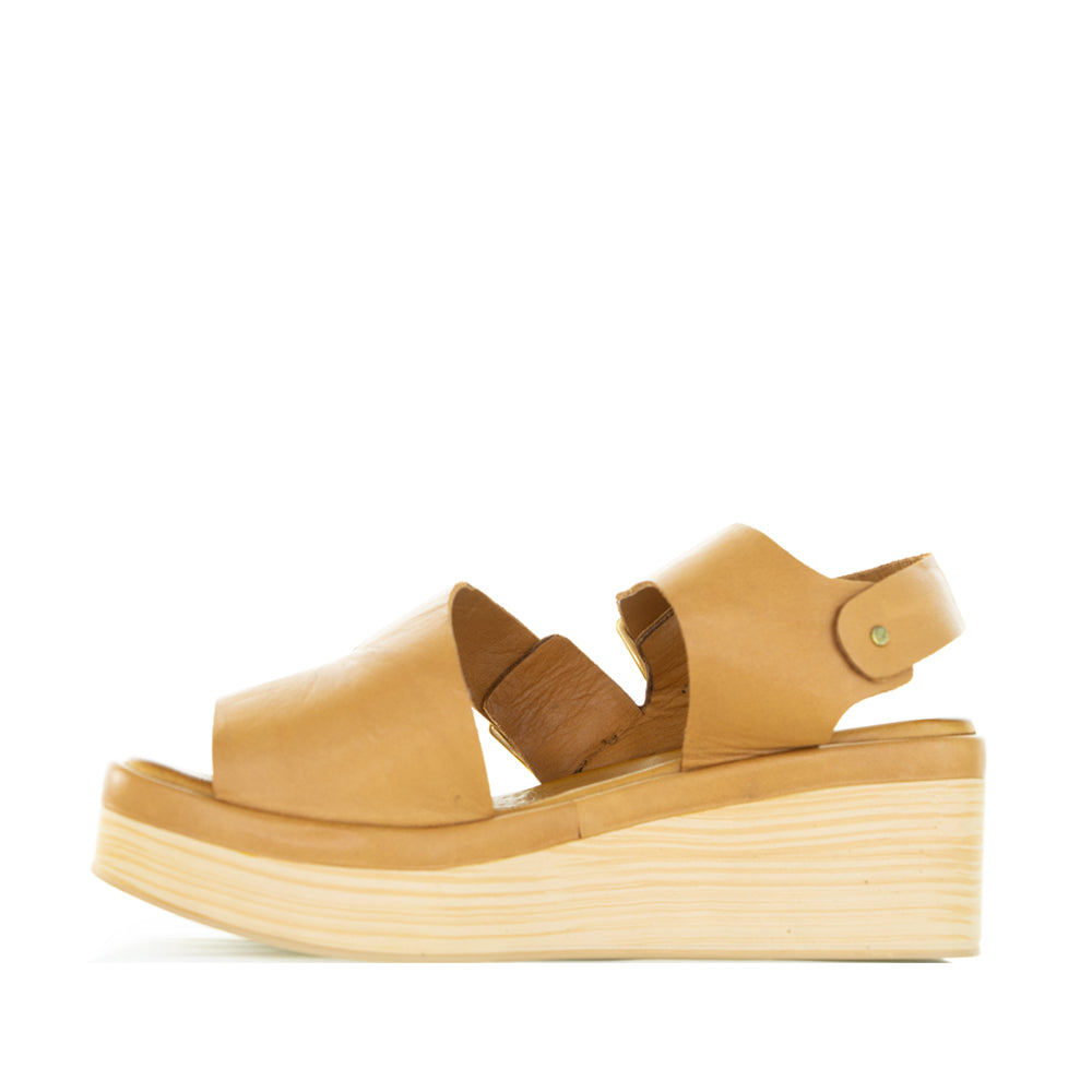 Le Sansa Tri Tan sandals with tan straps and open-toe design, featuring a comfortable flat sole and stylish casual look.