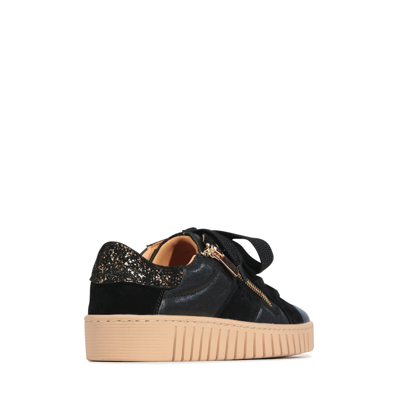 Eos Tinah Goldmarble sneakers featuring a gold marble design, stylish athletic shoes with a sleek, modern look.