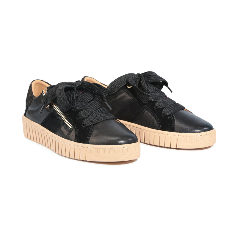 Eos Tinah Goldmarble sneakers with gold marble pattern and white sole, showcasing stylish casual footwear for women.