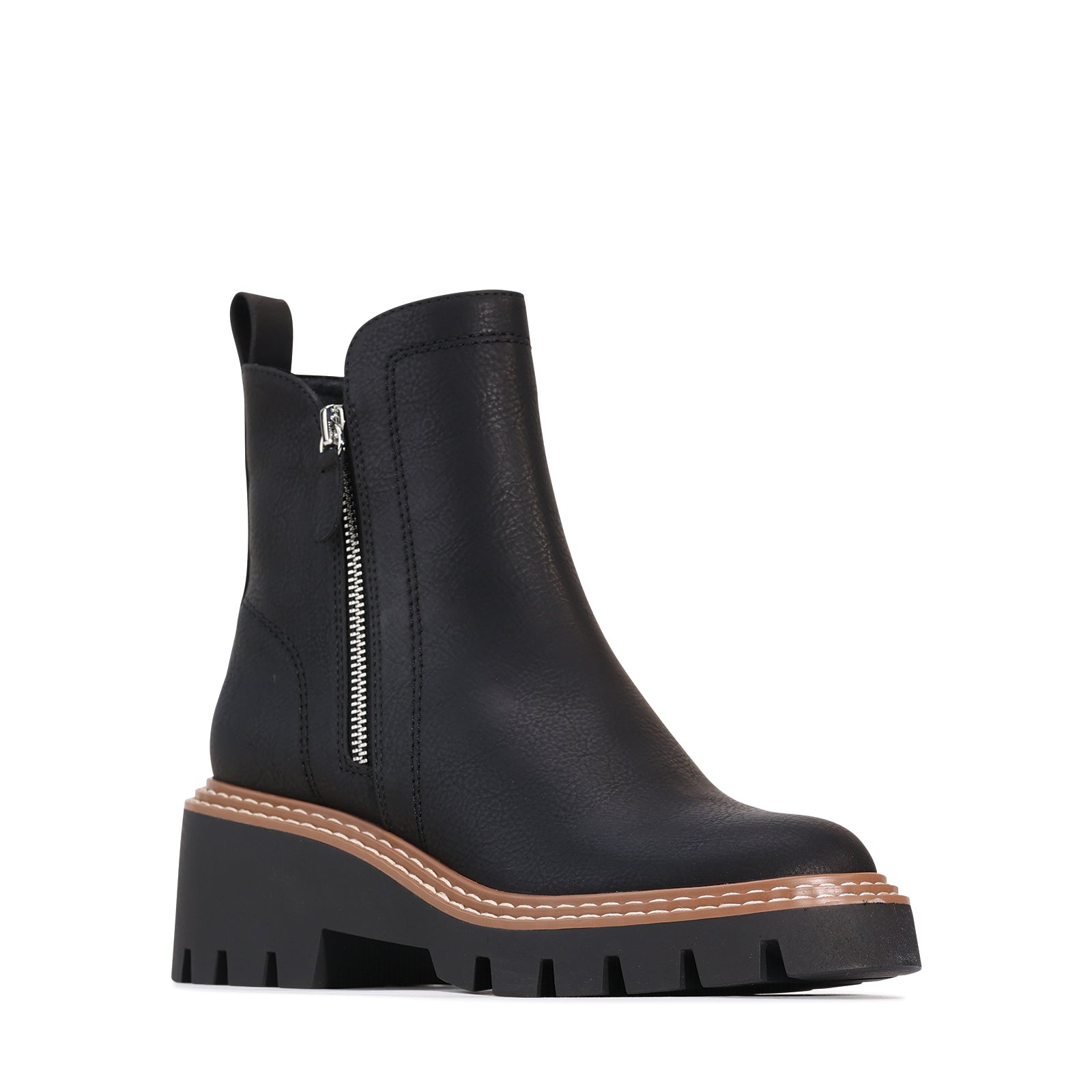 Black Los Cabos Vianne boots with a sleek design, featuring a pointed toe and ankle-high style.