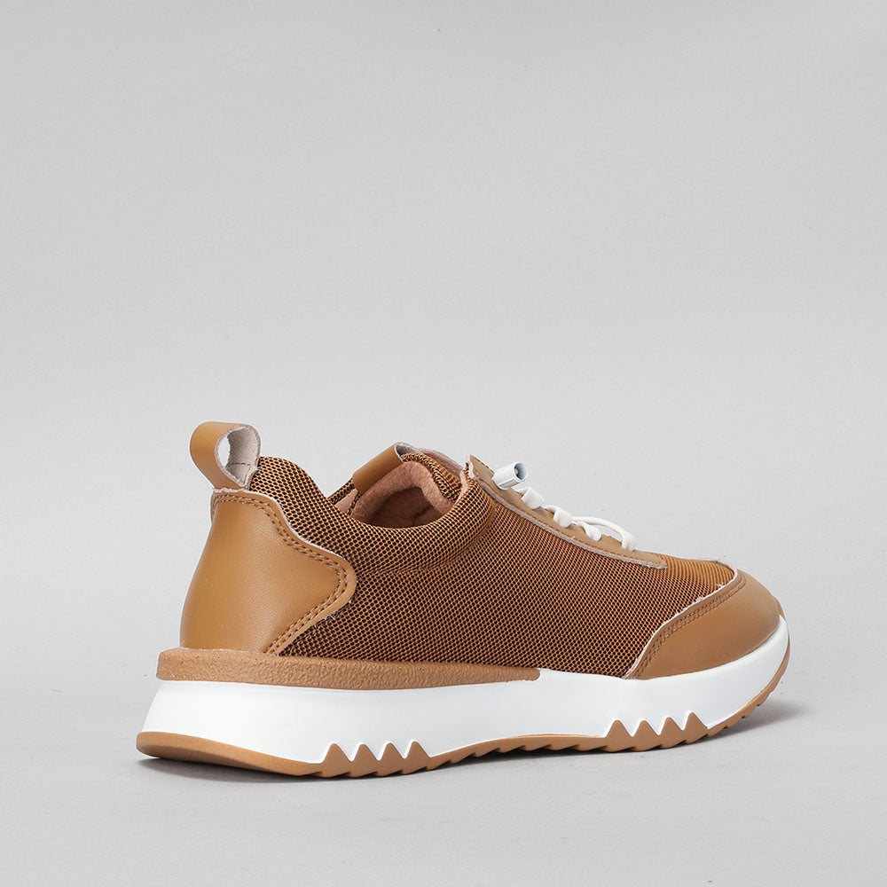 CC Resorts Walky Tan sneakers featuring a casual design with breathable fabric and comfortable sole.