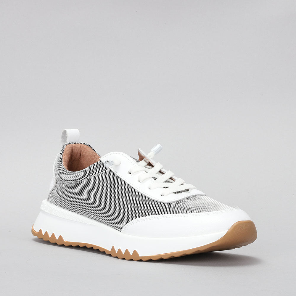 White CC RESORTS WALKY sneakers with a sleek design, lightweight construction, and comfortable fit.