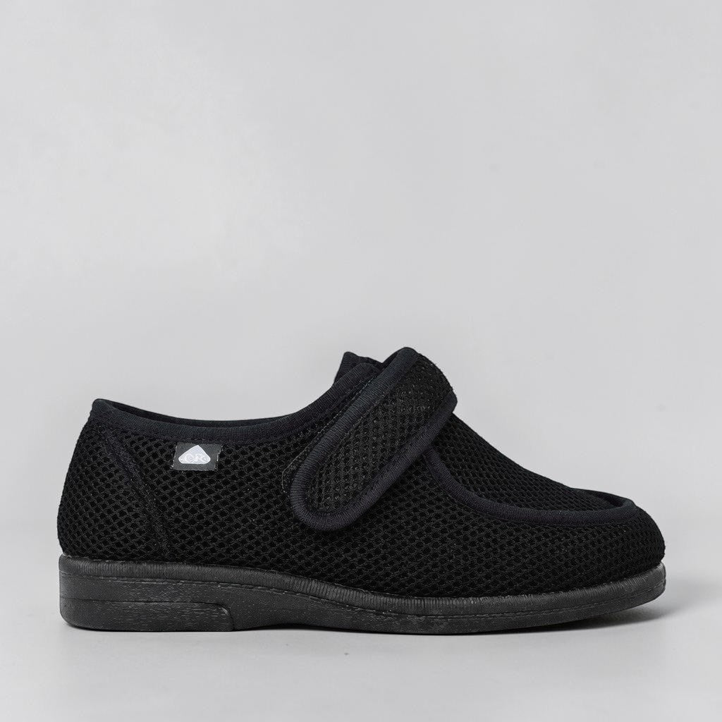 Celia Ruiz Wallaby Black slippers with soft fabric and cushioned sole, designed for comfort and indoor wear.