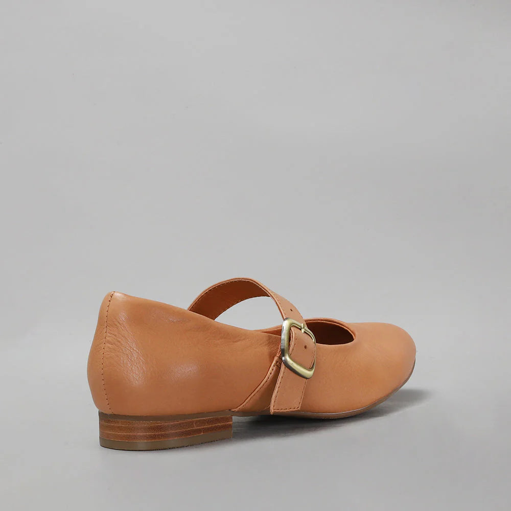LE SANSA ZAYLEE TAN Women Sandals - Zeke Collection NZ