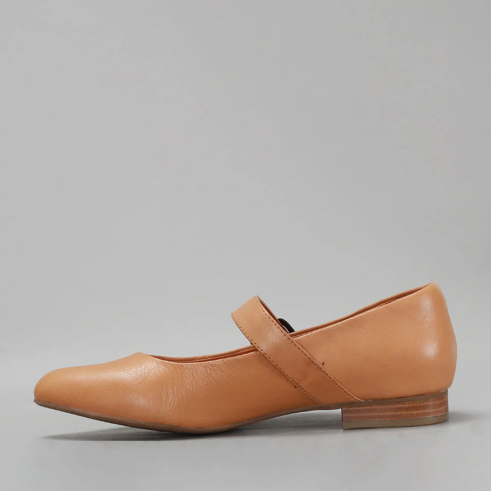 LE SANSA ZAYLEE TAN Women Sandals - Zeke Collection NZ