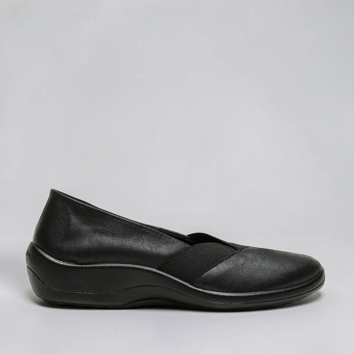 Black Arcopedico Acadia ballet flats with rounded toes and smooth leather upper, featuring slip-on design and comfortable fit.