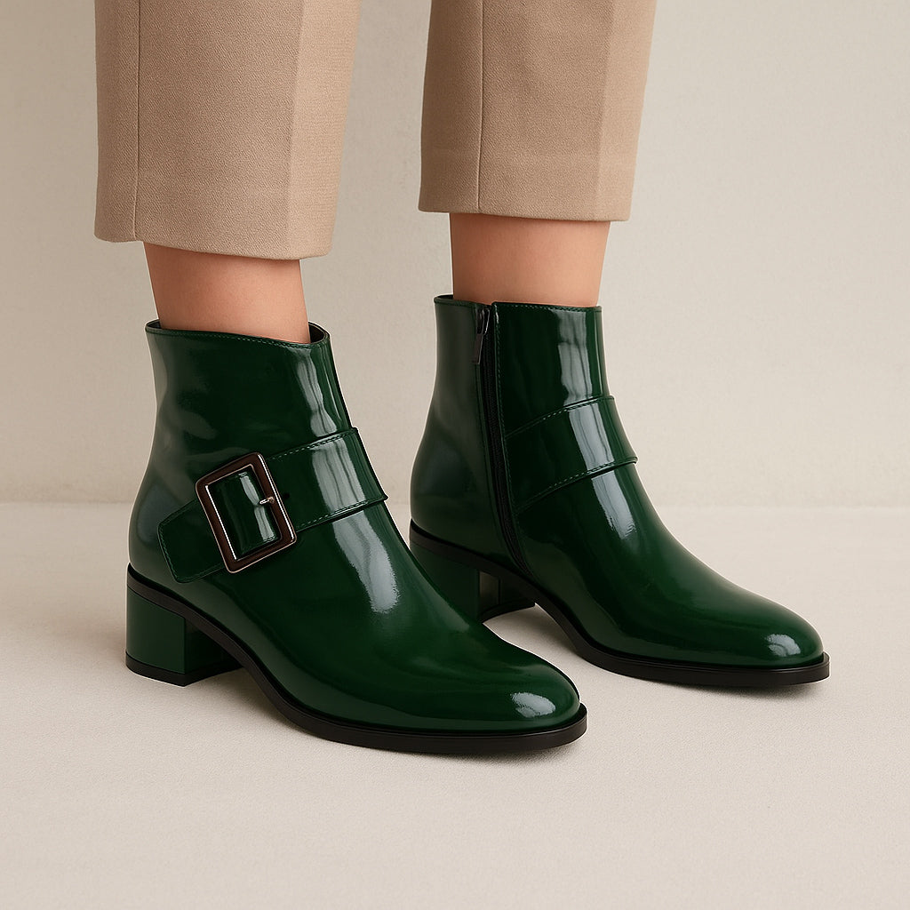 Le Sansa Andy green boots with stylish design, featuring a vibrant green color and sleek silhouette.