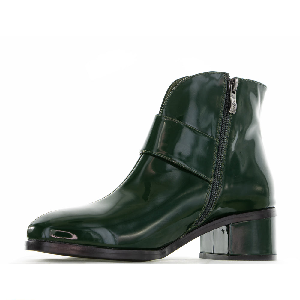 Le Sansa Andy Bottle green boots with stylish design and ankle-high fit, featuring a sleek look and comfortable sole.