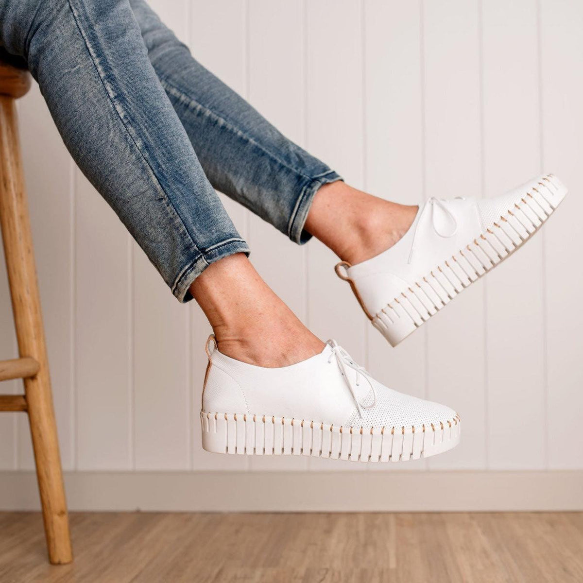 Django & Juliette Batu White sneakers with clean white leather and stylish design for casual wear.
