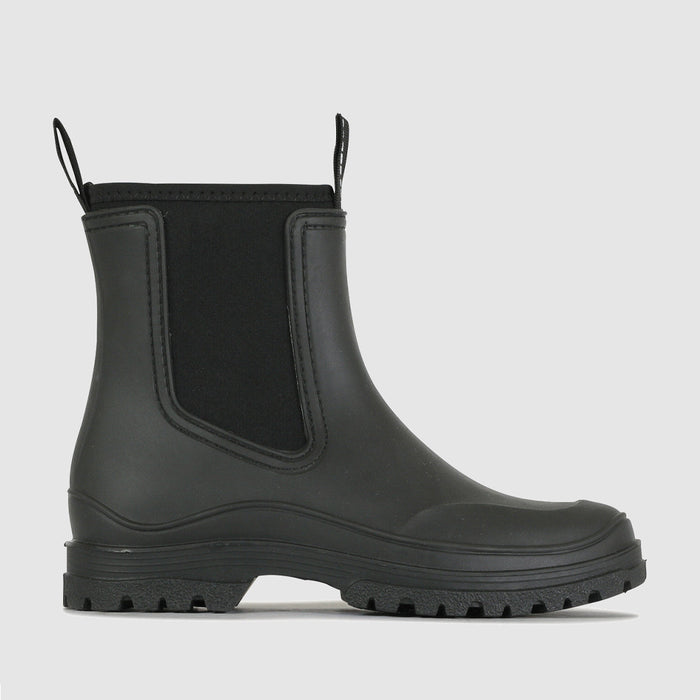 Black Los Cabos Amelia boots with sleek leather design and pointed toe, stylish ankle footwear for women.