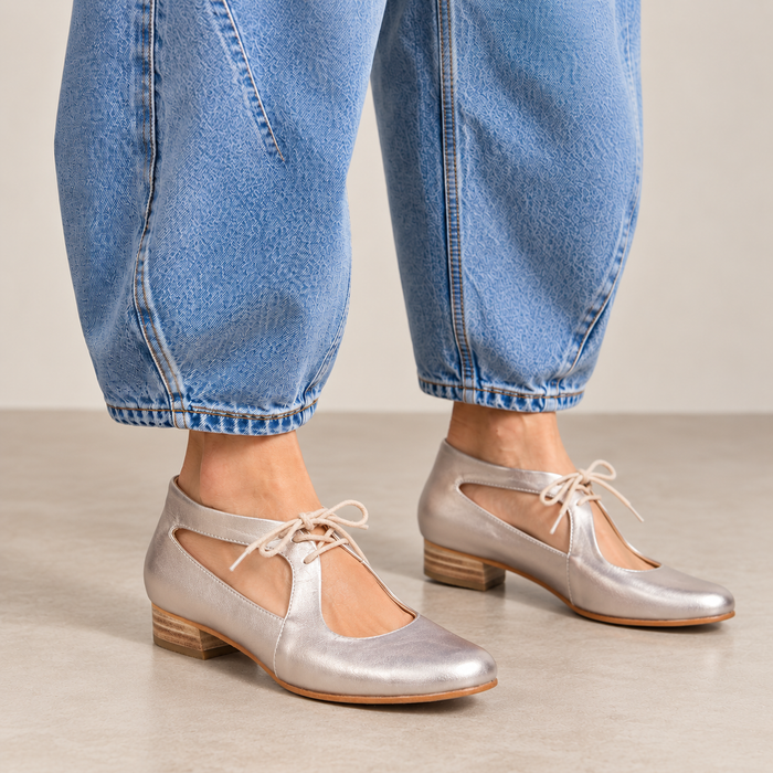 Le Sansa Boss Champagne sandals with beige straps and chunky sole, stylish footwear for casual or summer wear.