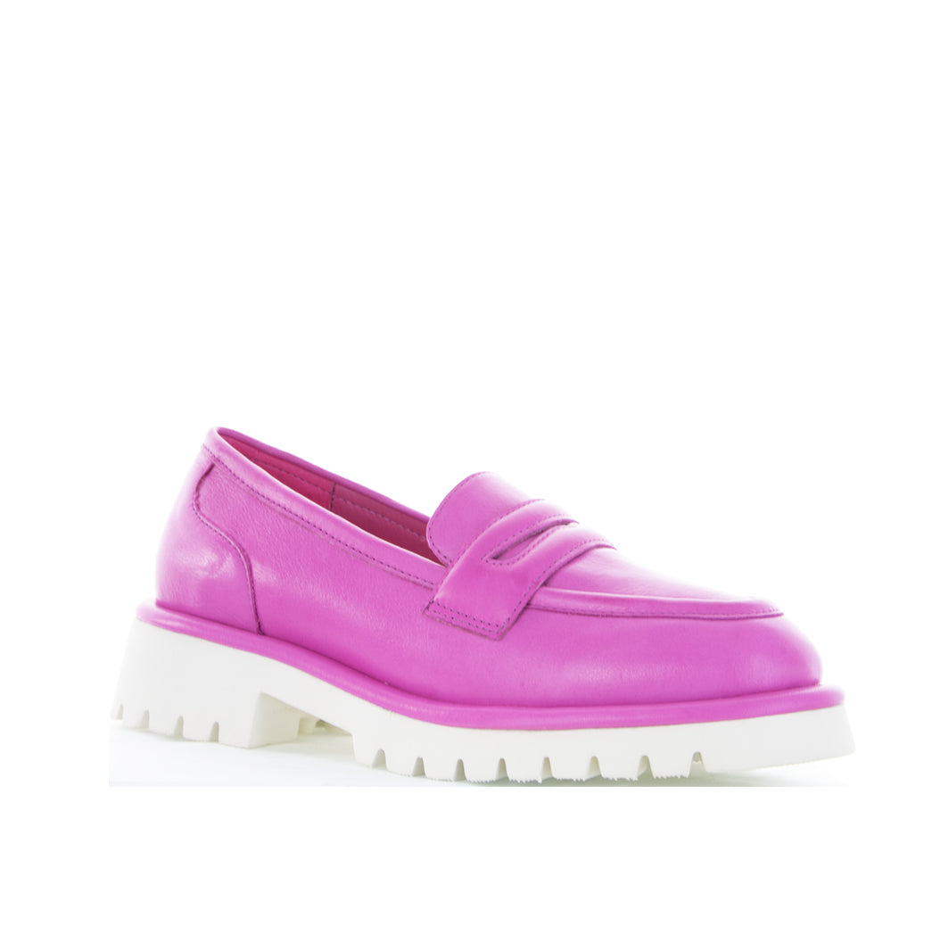 Le Sansa loafers with a hot pink bow detail, stylish slip-on shoes for casual or dressy wear.