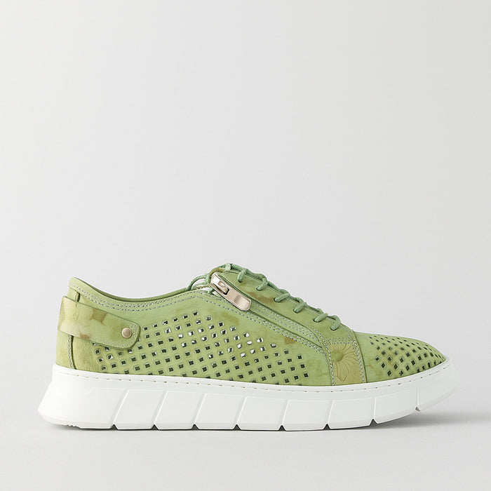CABELLO EG172 Camo Floral sneakers with camouflage and floral pattern, lightweight athletic shoes for casual wear.