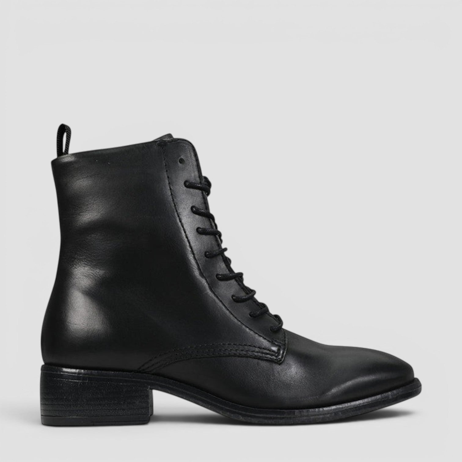Black EOS Celia ankle boots with sleek design and rounded toes, perfect for stylish casual or dressy wear.