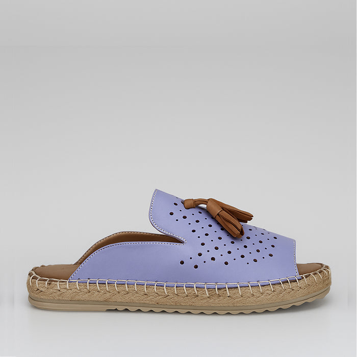 Le Sansa Dolonda lavender slip-on shoes with a sleek, comfortable design and soft fabric upper.