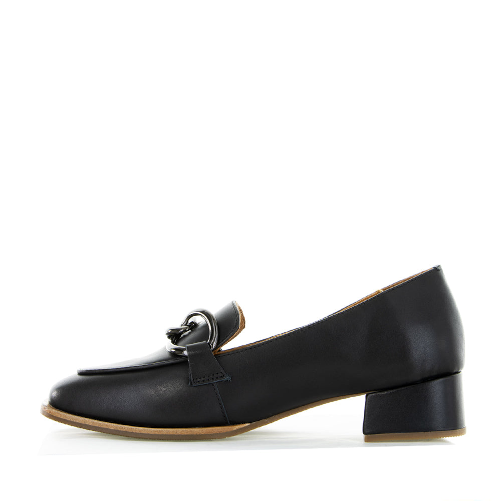 Le Sansa Lesansa Dorset Black casual shoes featuring black leather and stylish design for everyday wear.