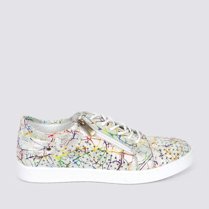 White CABELLO EG17 sneakers with sleek design and lightweight construction, perfect for casual and athletic wear.