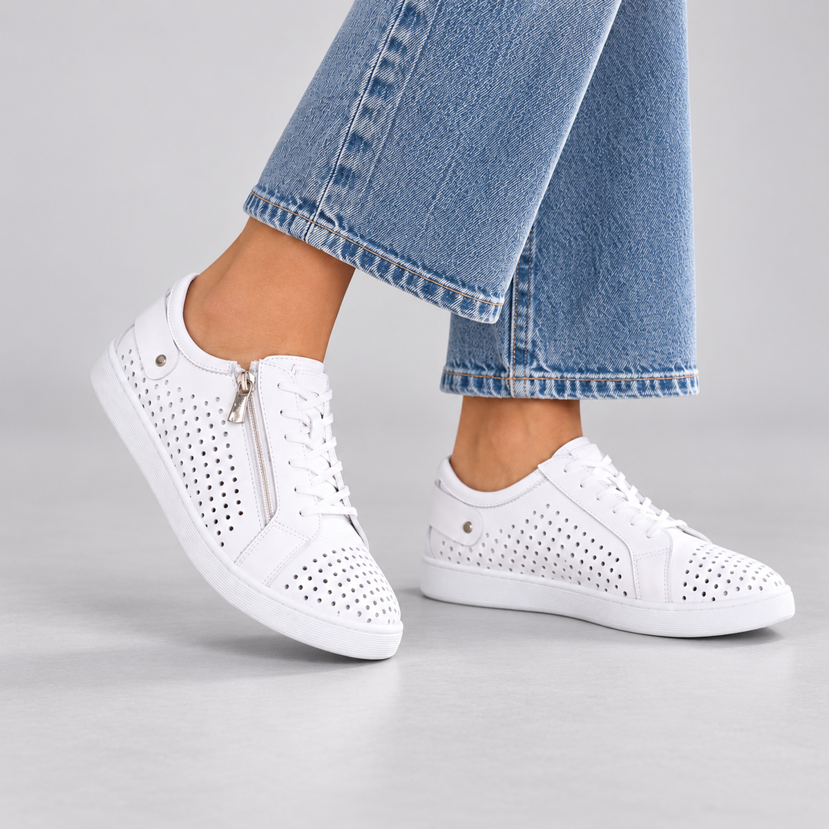 White CABELLO EG17 sneakers with sleek design and comfortable fit, perfect for casual and sporty outfits.