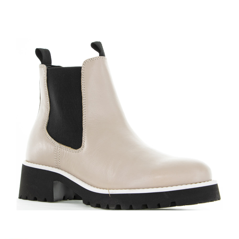 Le Sansa El Sansa Silver Grey boots featuring sleek design and silver-grey leather, displayed on a plain background.