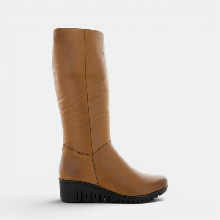 CABELLO Elisha Tan boots in tan leather with sleek design and pointed toe, displayed on a neutral background.