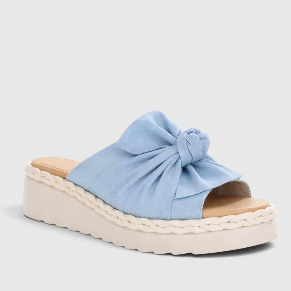 Le Sansa Eudore baby blue slip-on shoes for infants, featuring soft fabric and comfortable fit.
