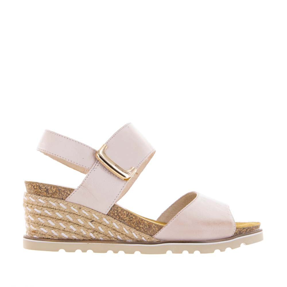 Le Sansa Evita Blush sandals featuring a soft blush pink strap and comfortable flat sole, perfect for casual wear.