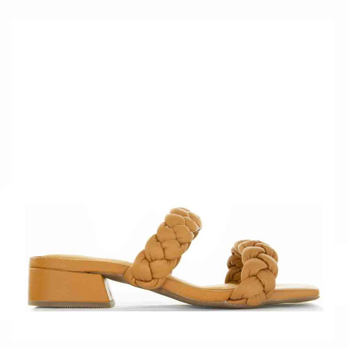 Le Sansa Gillian tan slip-on shoes with rounded toes and comfortable design, ideal for casual wear.