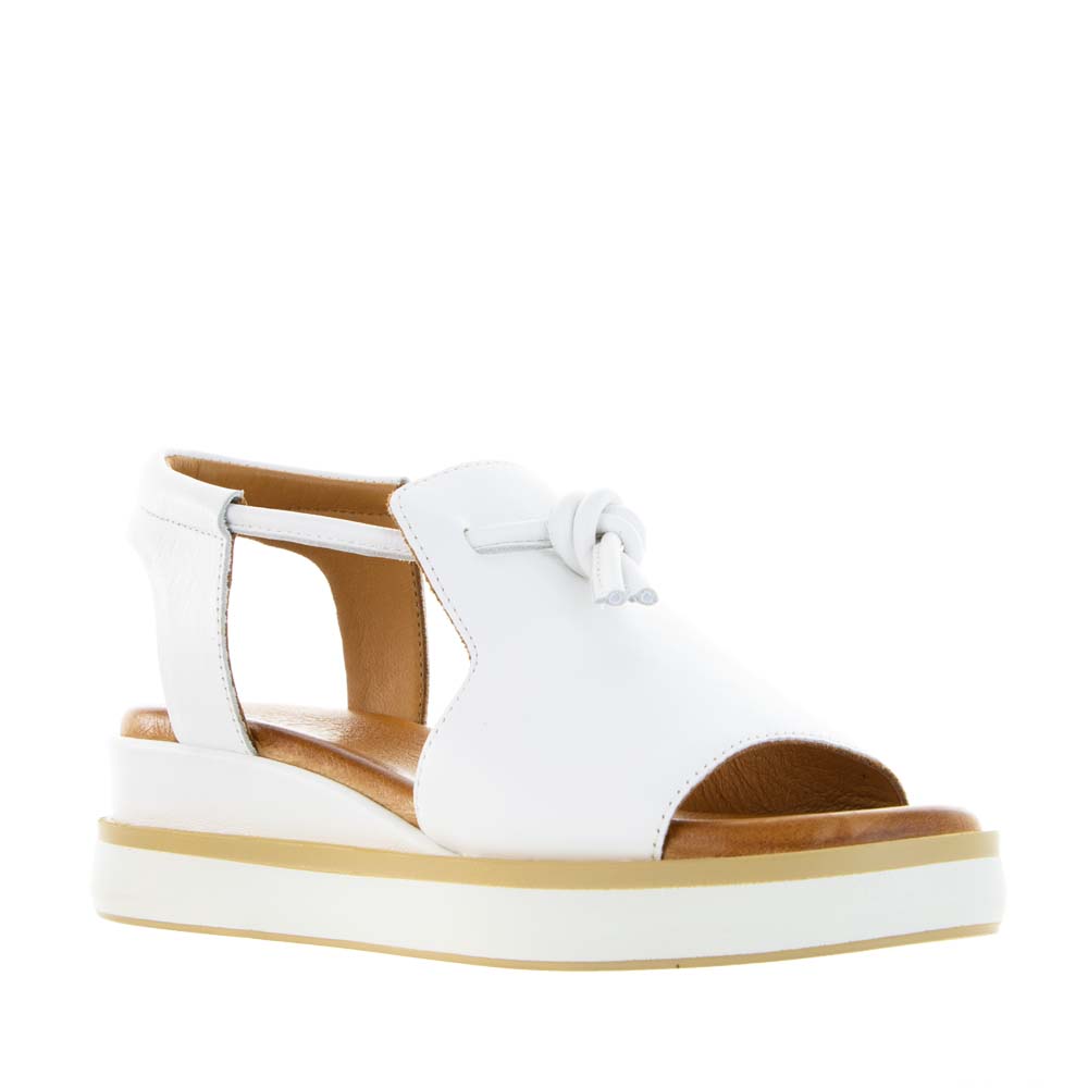 Le Sansa white leather sandals with open toe design and ankle strap, perfect for casual summer wear.
