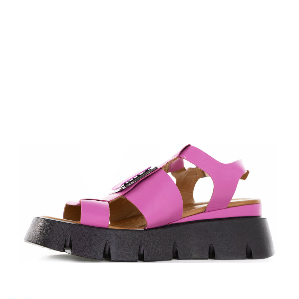 Le Sansa Hindi Hot Pink sandals with open toe design and stylish straps, perfect for casual summer wear.