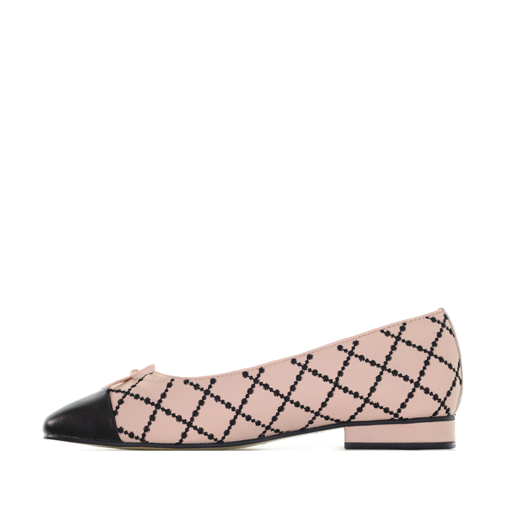 Le Sansa Hary Nude ballet flats with a soft nude color, featuring a sleek design and rounded toe.