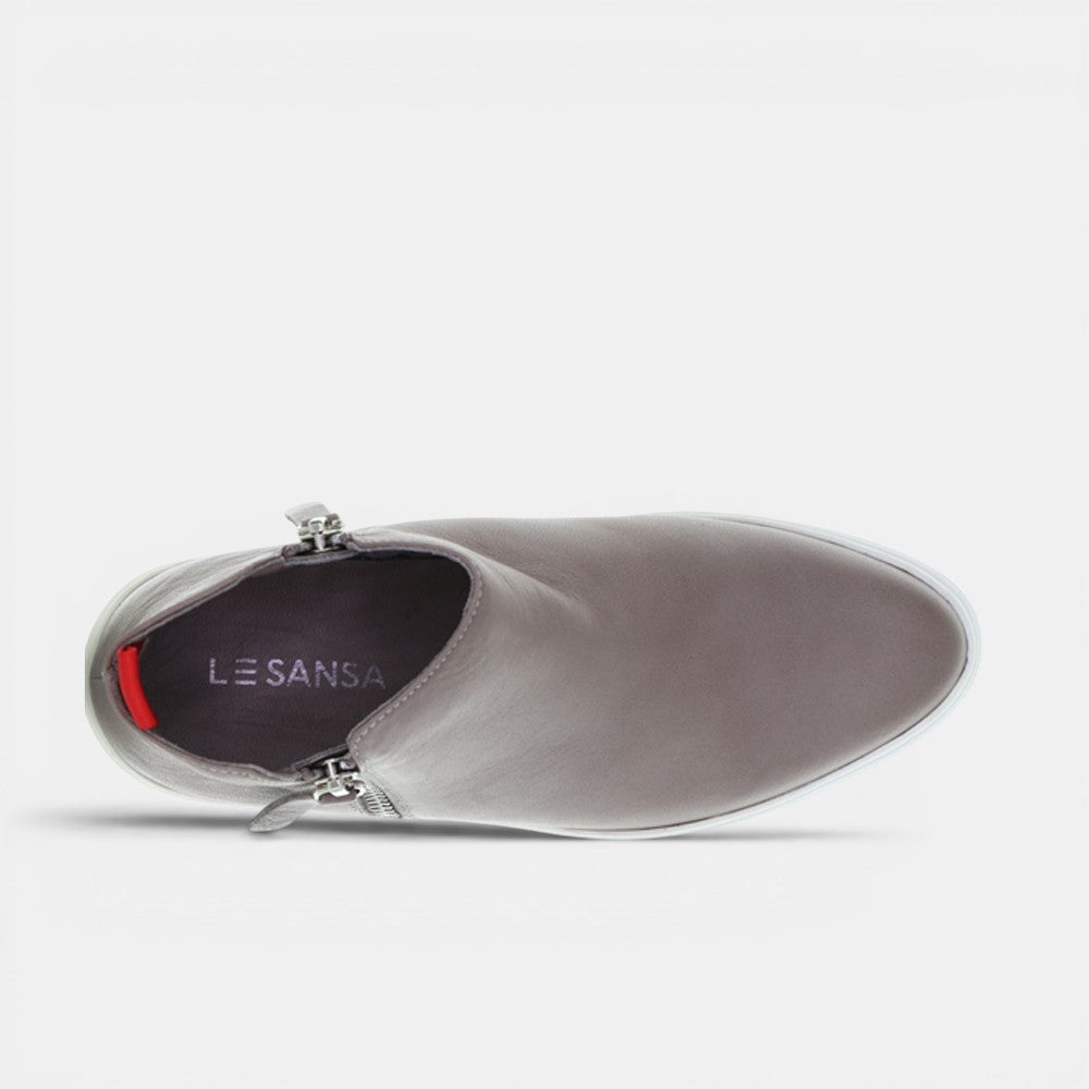 LE SANSA Intro taupe boots featuring a sleek design and ankle-height style, shown in front view on a neutral background.