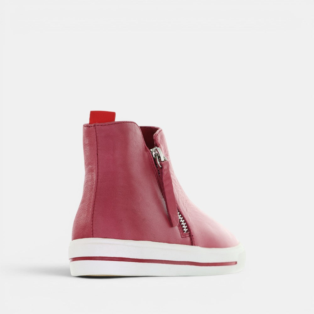 LE SANSA INTRO BORDO boots, stylish leather footwear with a sleek design, showcased in this detailed product image.