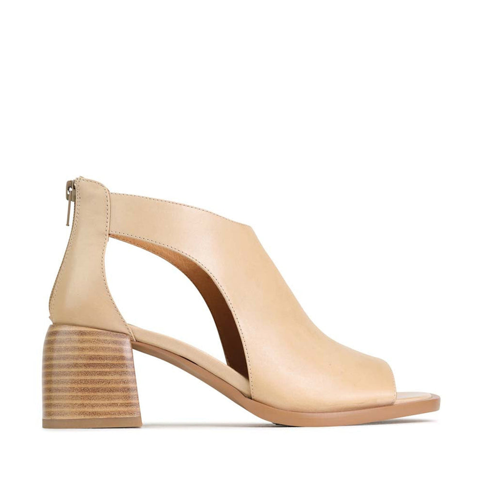 Eos Isolde Nude sandals featuring a sleek nude strap design and flat sole, perfect for casual summer wear.