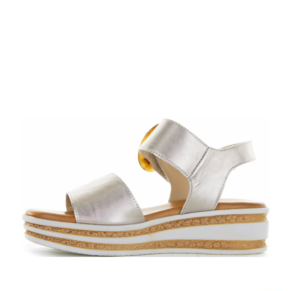 Le Sansa Guard Champagne sandals featuring elegant strappy design and a neutral champagne color for stylish summer wear.