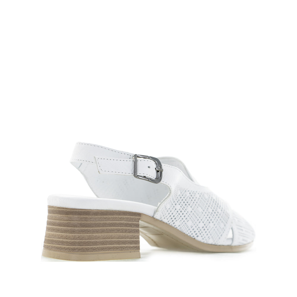 Le Sansa Lita White sandals featuring stylish straps and a comfortable design, perfect for casual summer wear.