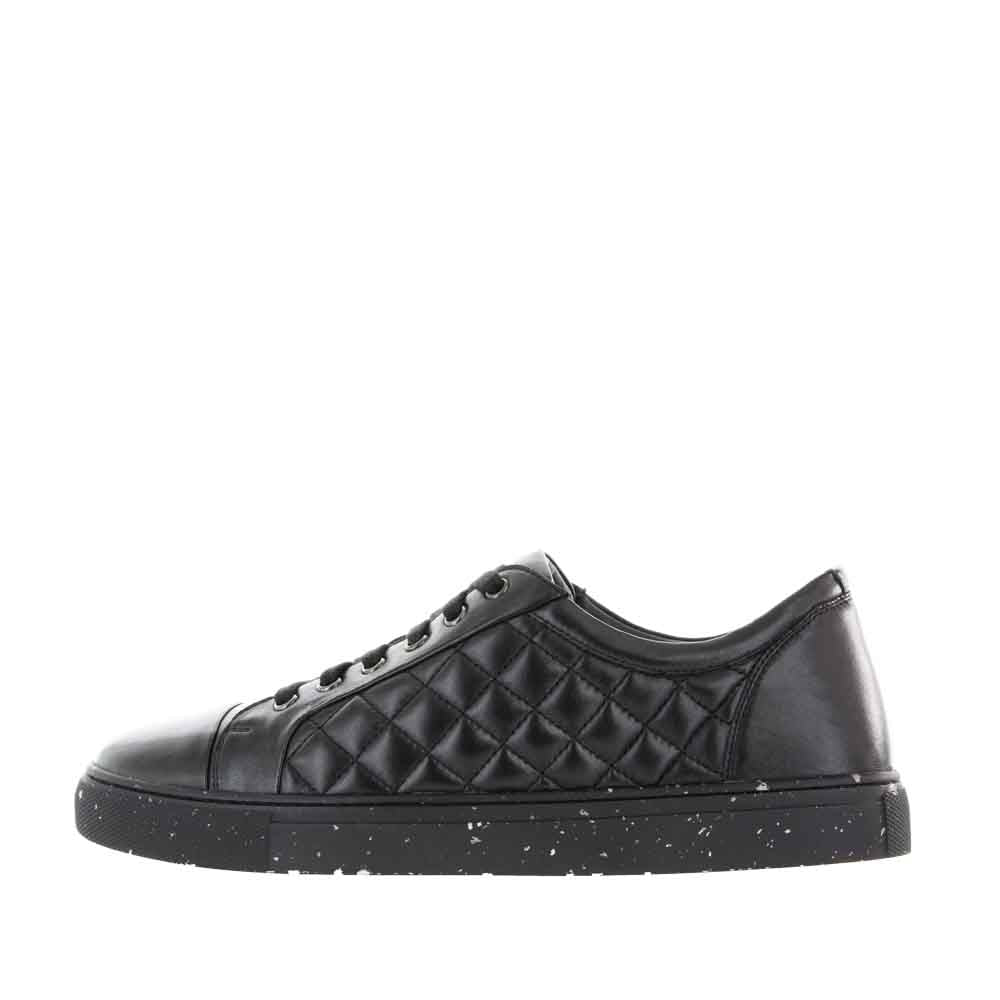 Black Le Sansa Sansa Manda sneakers featuring sleek design and comfortable fit, perfect for casual and athletic wear.