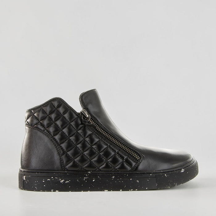 Le Sansa Midori Black boots featuring sleek black leather with stylish design details.