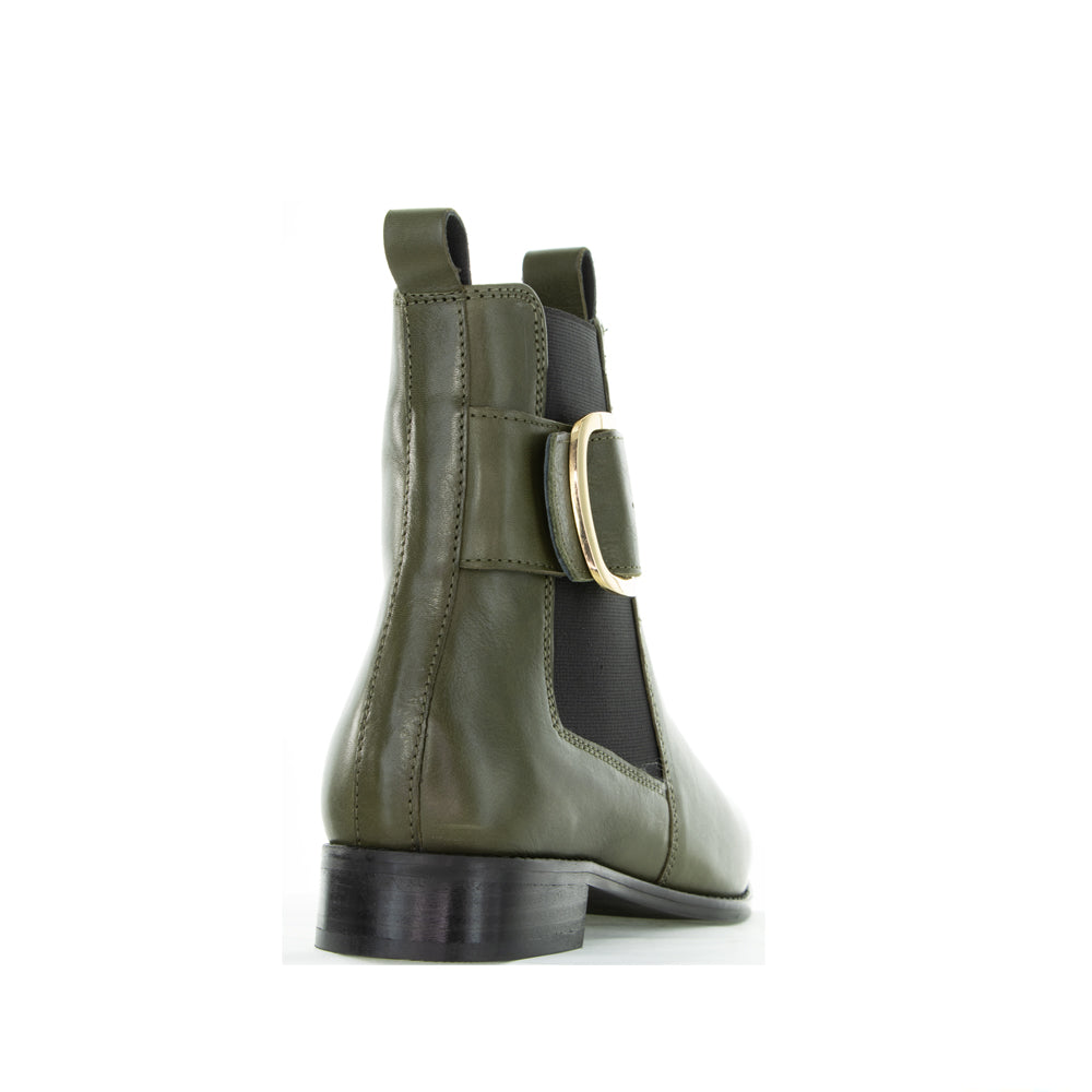 Le Sansa Mister Olive boots featuring sleek olive green leather with stylish stitching and a sturdy sole.