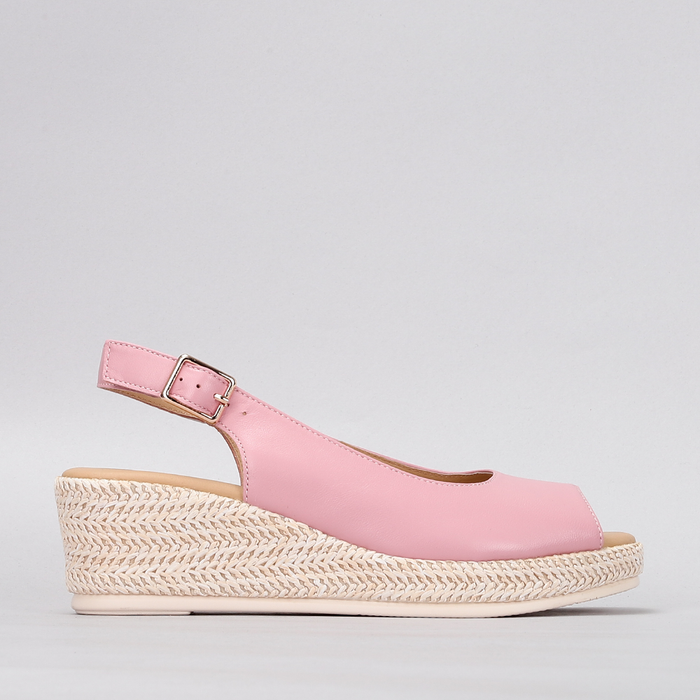Le Sansa Petunia Baby Pink sandals with soft pink straps and cushioned soles for comfortable, stylish little girls' footwear.