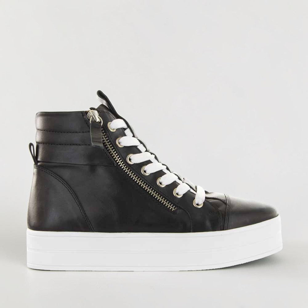 Black LE SANSA Queen boots with sleek design, featuring pointed toes and stylish ankle height.