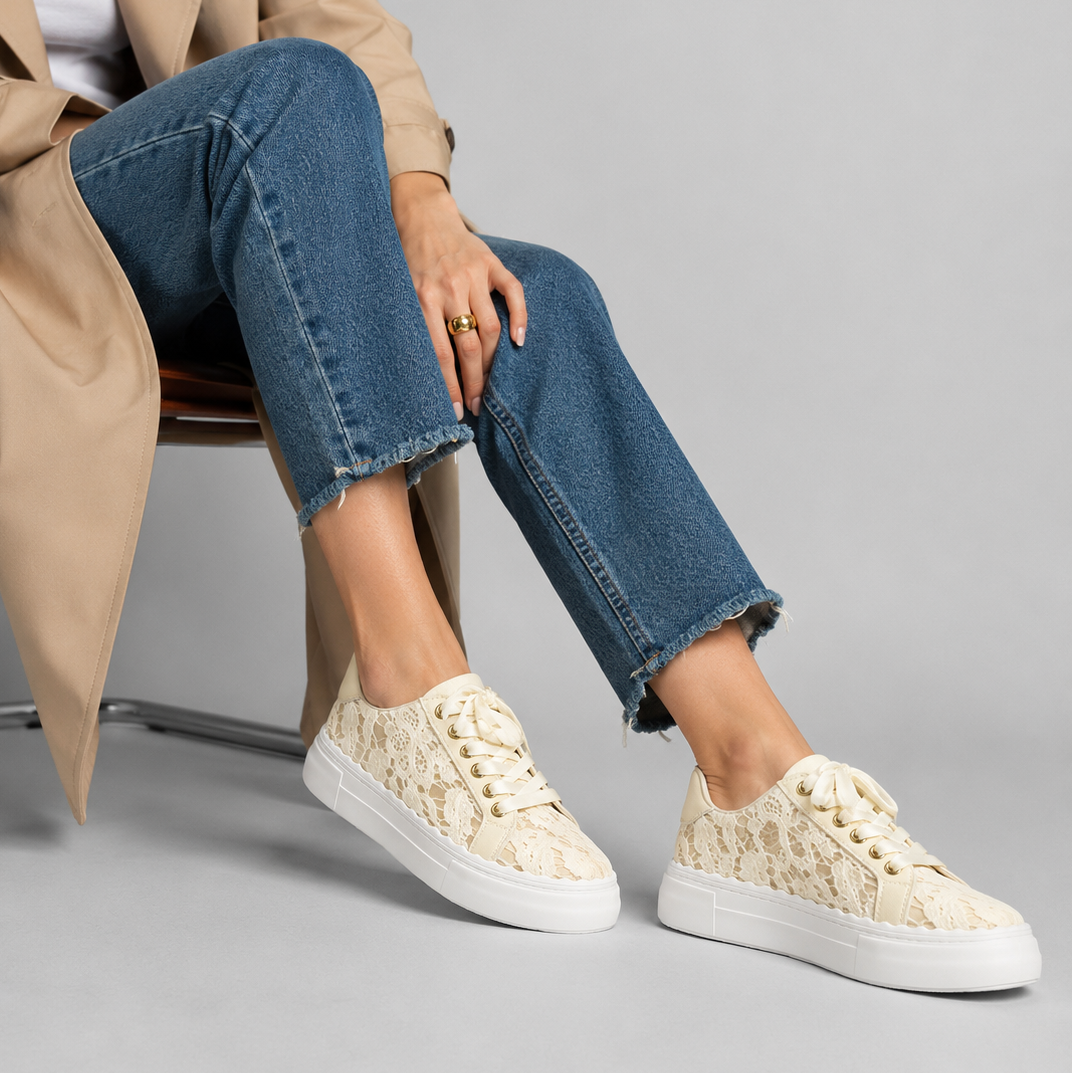 Beige LE SANSA Quinn sneakers with white soles and sleek design, perfect for casual and stylish everyday wear.