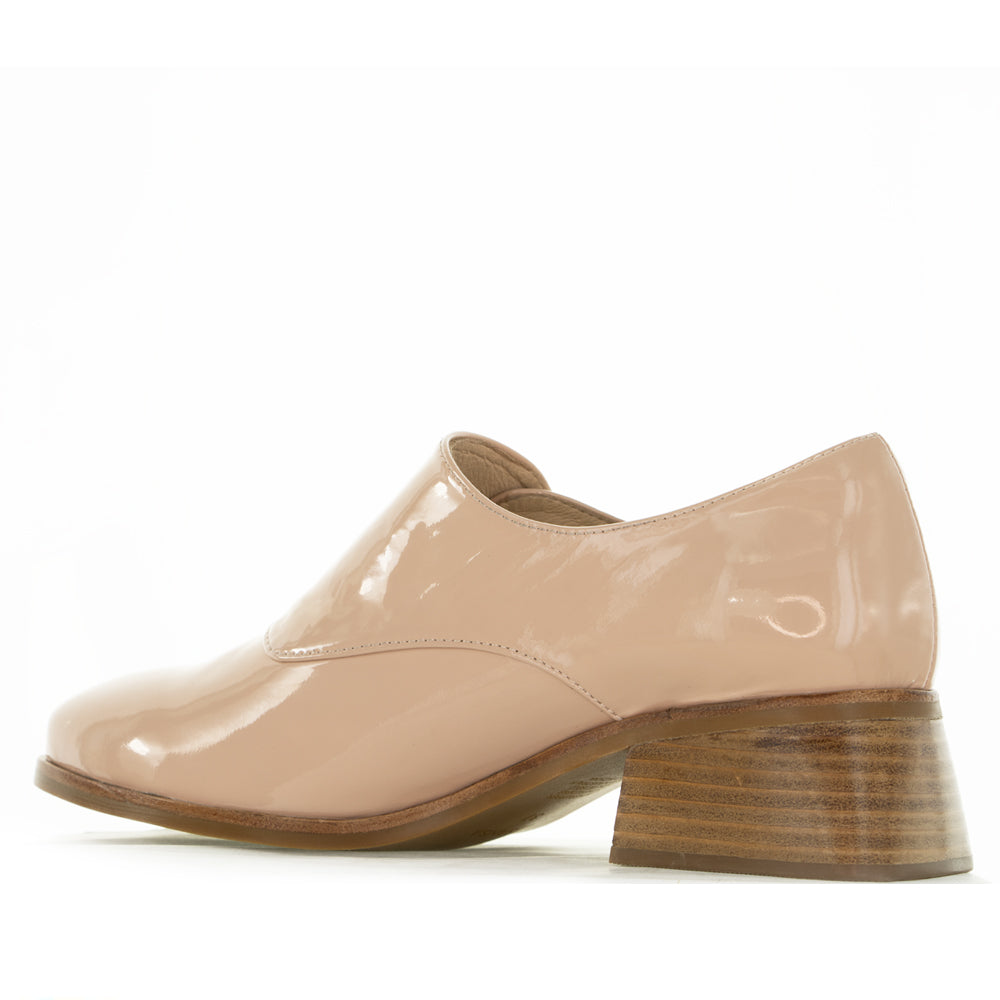 Le Sansa Rice Blush Patent loafers with sleek design and shiny finish, perfect for stylish casual or dressy wear.