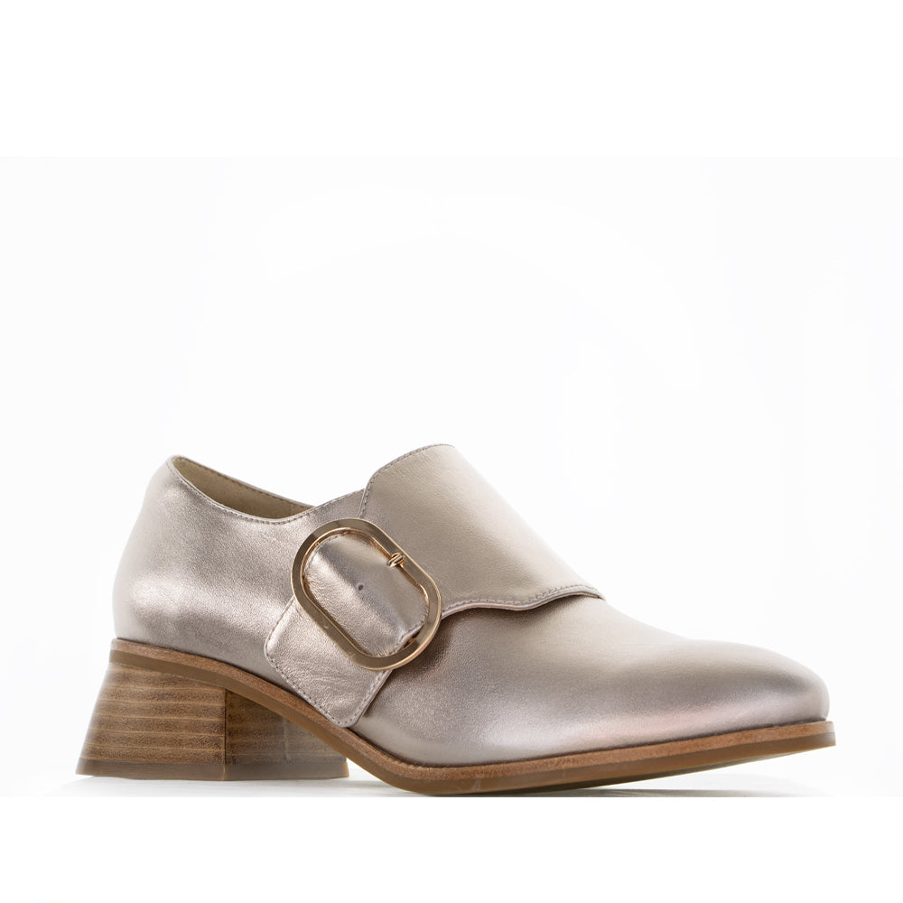 Le Sansa Rice Champagne loafers featuring a stylish design with a textured rice pattern and elegant finish.