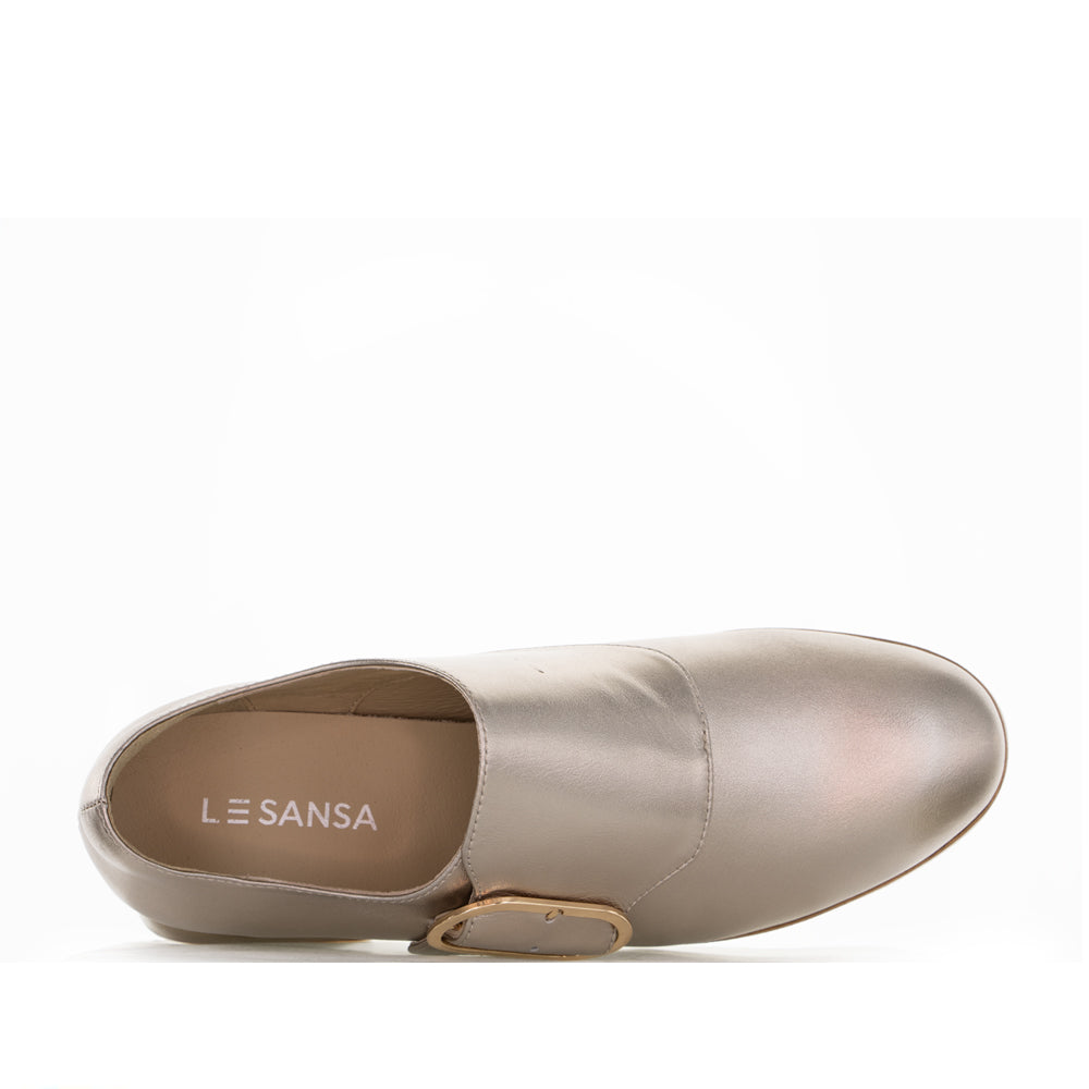 Le Sansa Rice Champagne loafers with beige and gold accents, stylish slip-on shoes for casual or formal wear.