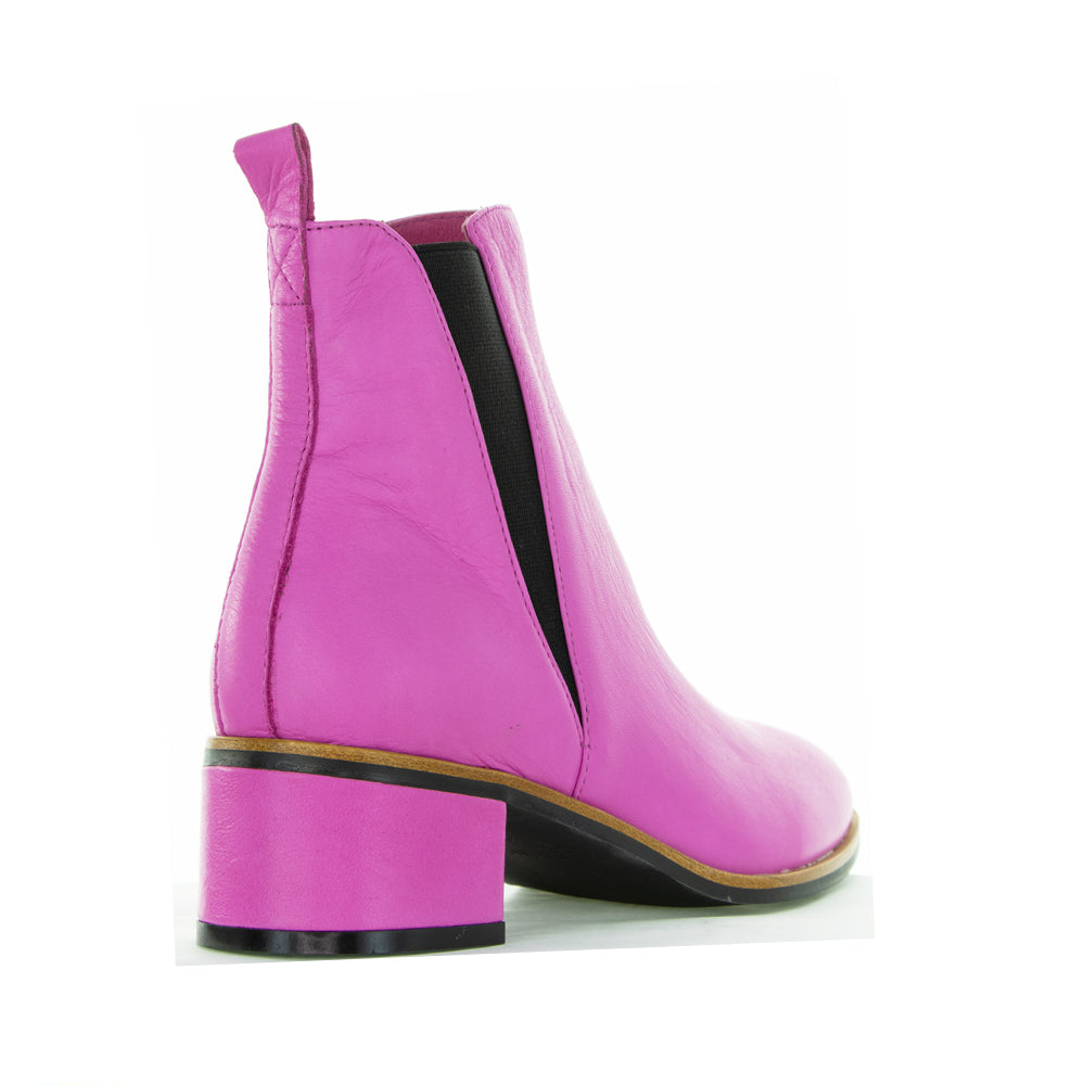 Le Sansa hot pink ring boots with stylish design and chunky sole, perfect for trendy fashion statements.