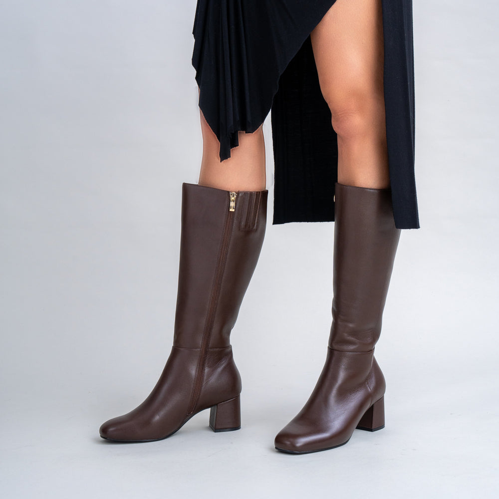 Le Sansa Robel Chocolate high boots with square toe design, featuring a sleek chocolate finish and stylish knee-high silhouette.