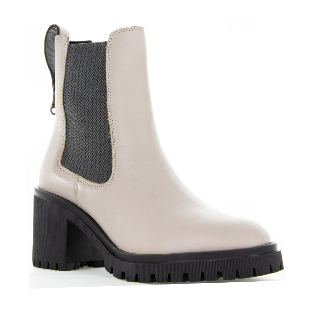 Le Sansa Samira silver grey boots with sleek design and pointed toe, stylish footwear for modern fashion.
