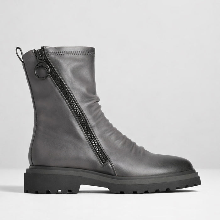 Eos Skarlet ski boots in black with red accents, designed for optimal comfort and performance on the slopes.