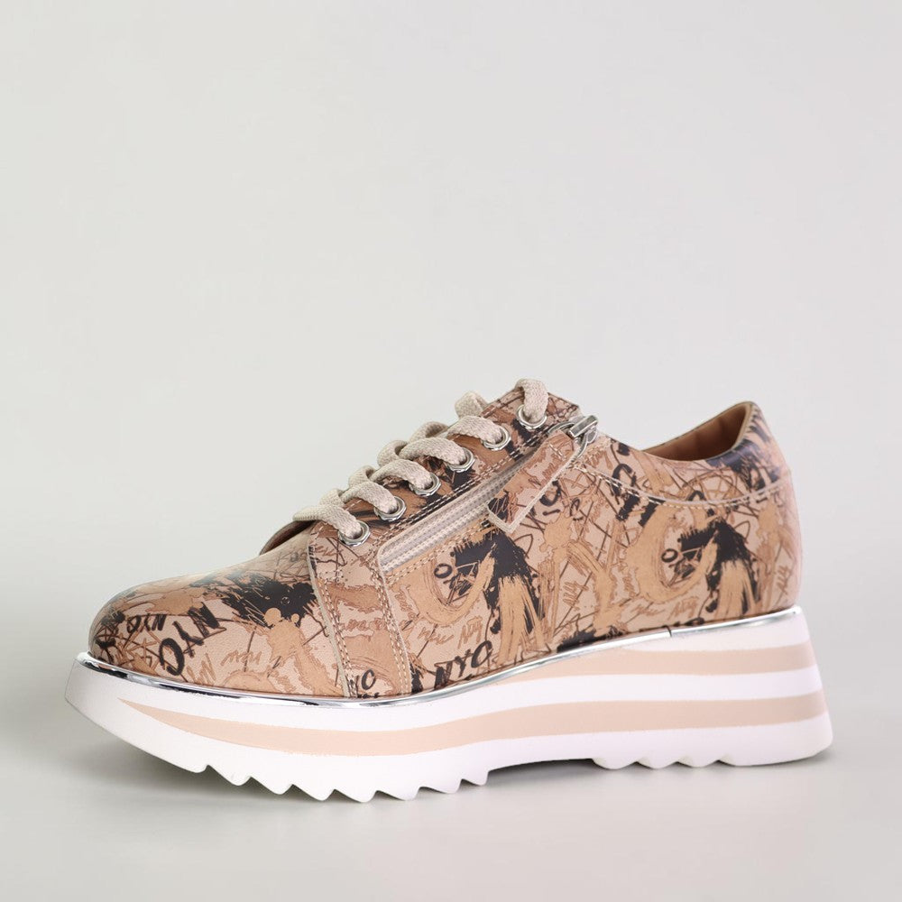 Le Sansa Skippa Naked NYC sneakers in black with white soles, featuring a sleek, minimalist design and comfortable fit.